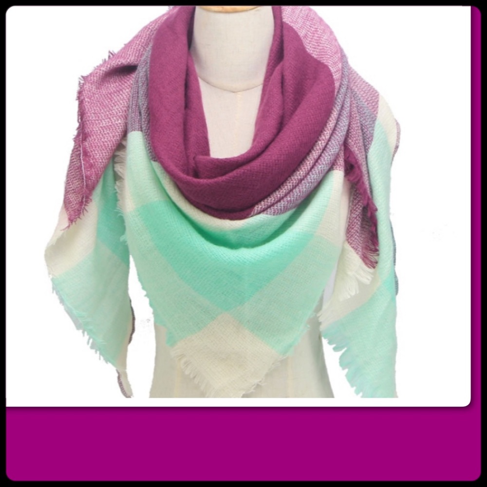 3/12$ Triangular shawl/scarf